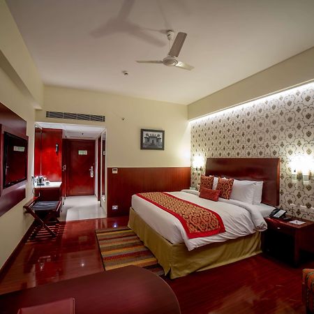 Готель Ramada By Wyndham Jaipur Jaisinghpura Екстер'єр фото