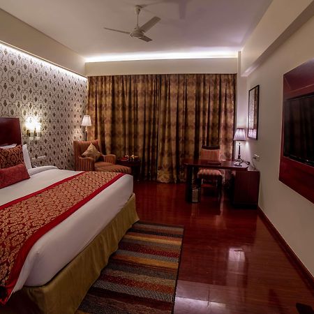 Готель Ramada By Wyndham Jaipur Jaisinghpura Екстер'єр фото