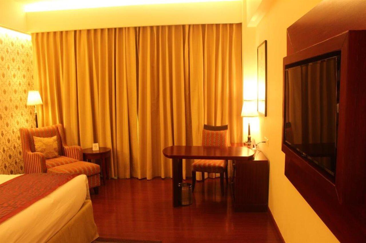 Готель Ramada By Wyndham Jaipur Jaisinghpura Екстер'єр фото