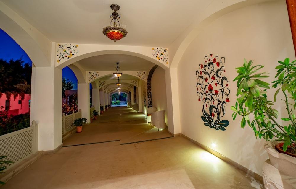 Готель Ramada By Wyndham Jaipur Jaisinghpura Екстер'єр фото
