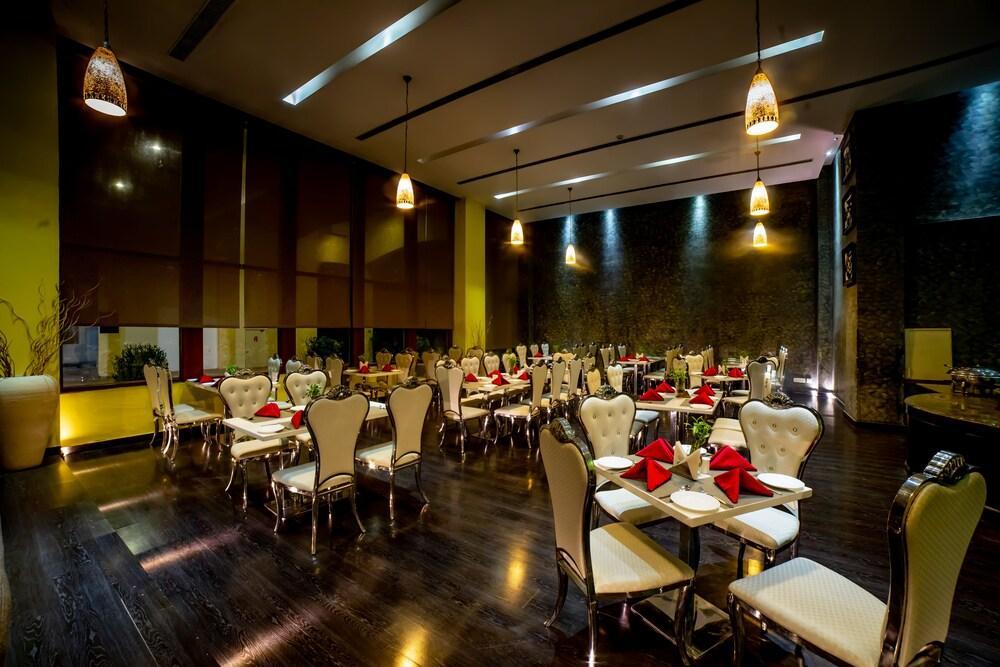 Готель Ramada By Wyndham Jaipur Jaisinghpura Екстер'єр фото