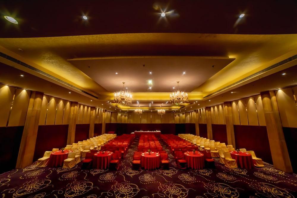 Готель Ramada By Wyndham Jaipur Jaisinghpura Екстер'єр фото
