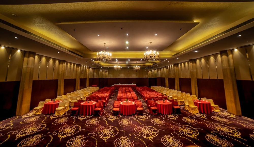 Готель Ramada By Wyndham Jaipur Jaisinghpura Екстер'єр фото