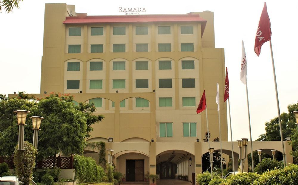 Готель Ramada By Wyndham Jaipur Jaisinghpura Екстер'єр фото