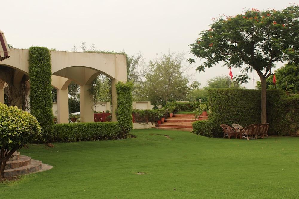 Готель Ramada By Wyndham Jaipur Jaisinghpura Екстер'єр фото