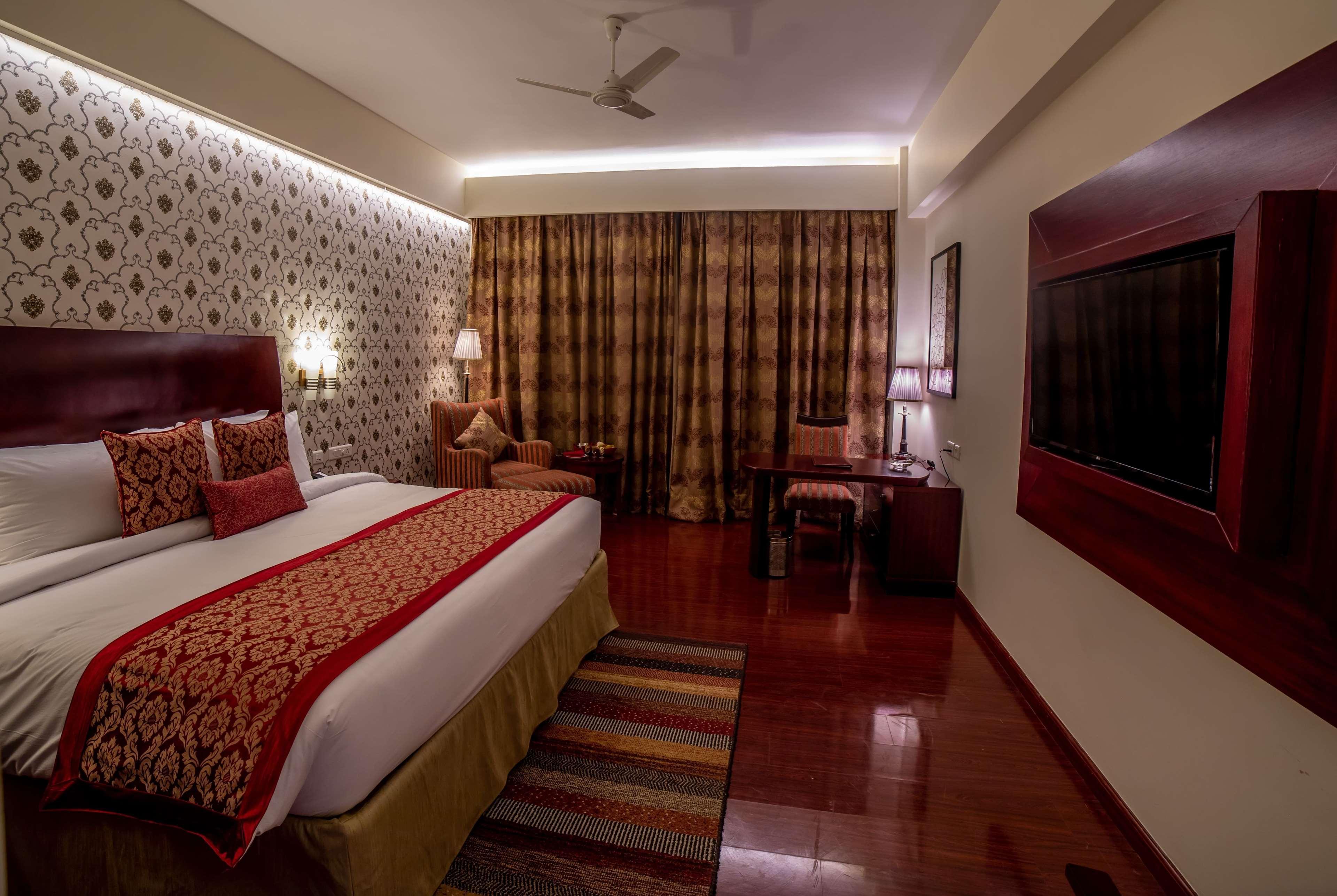 Готель Ramada By Wyndham Jaipur Jaisinghpura Екстер'єр фото