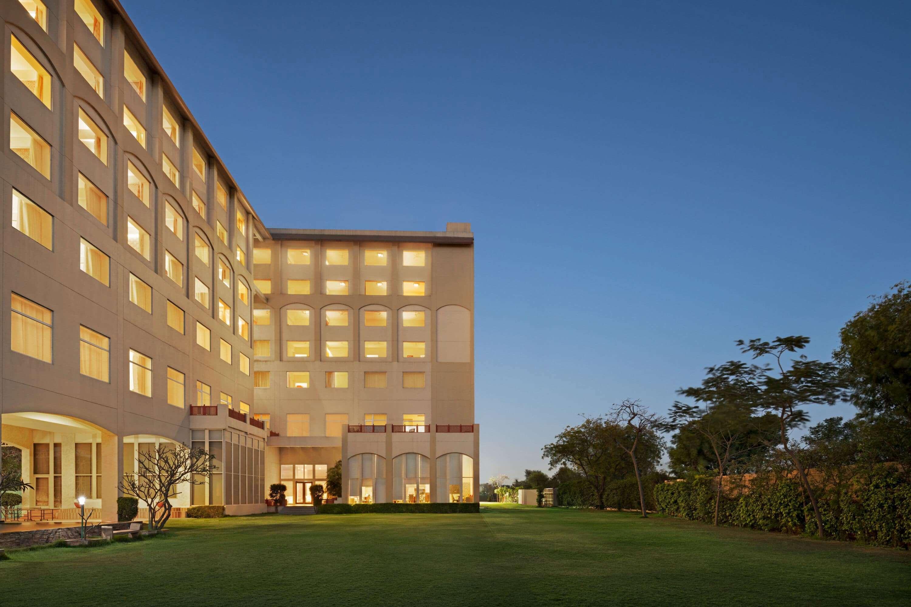 Готель Ramada By Wyndham Jaipur Jaisinghpura Екстер'єр фото