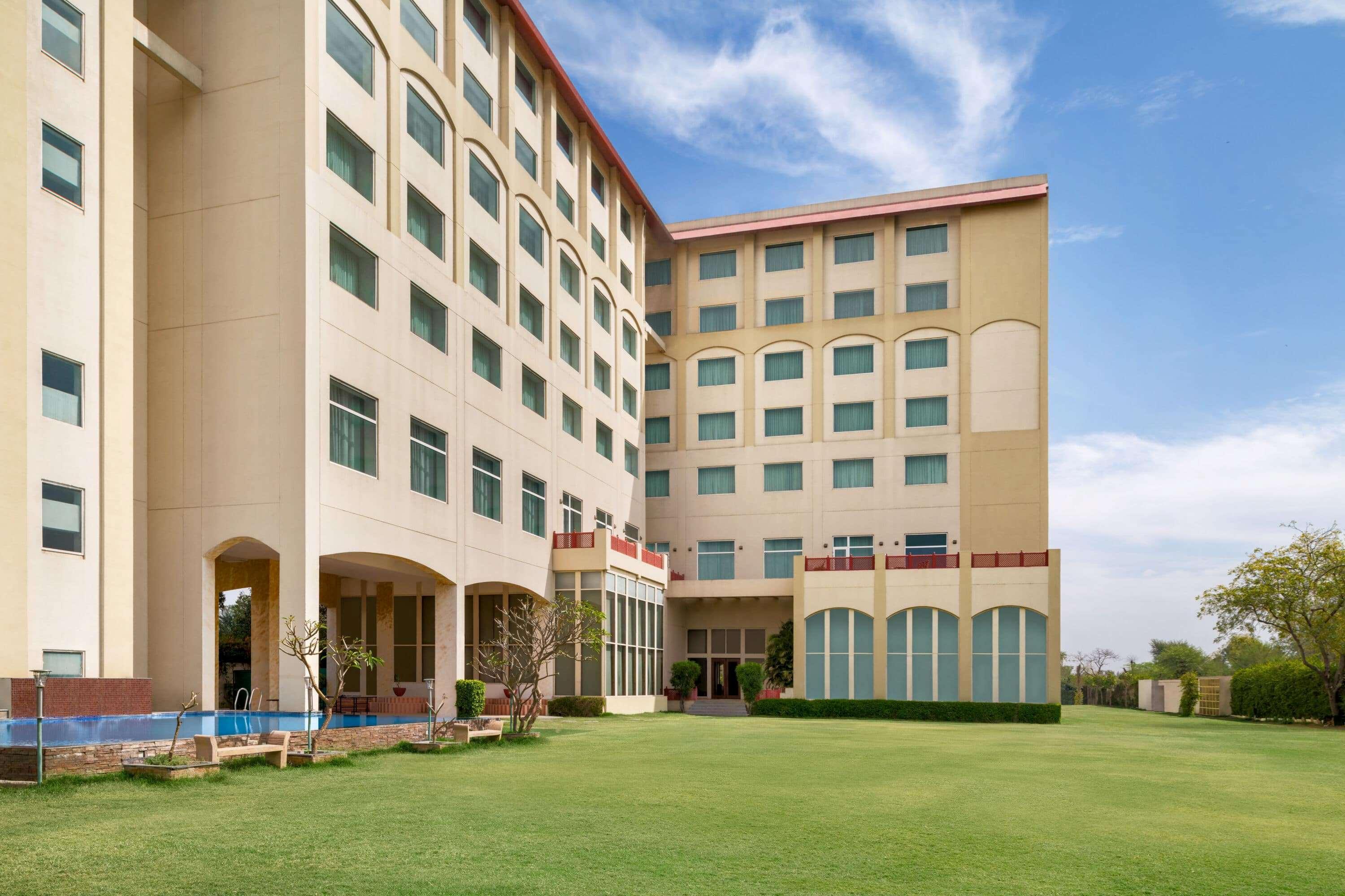 Готель Ramada By Wyndham Jaipur Jaisinghpura Екстер'єр фото