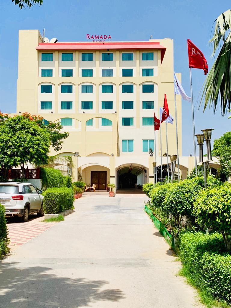 Готель Ramada By Wyndham Jaipur Jaisinghpura Екстер'єр фото